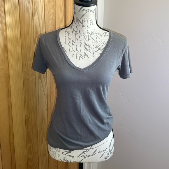 NWOT Groceries Apparel, Perfect V-Neck Tee. Organic Cotton. Grey. Small - Picture 2 of 11